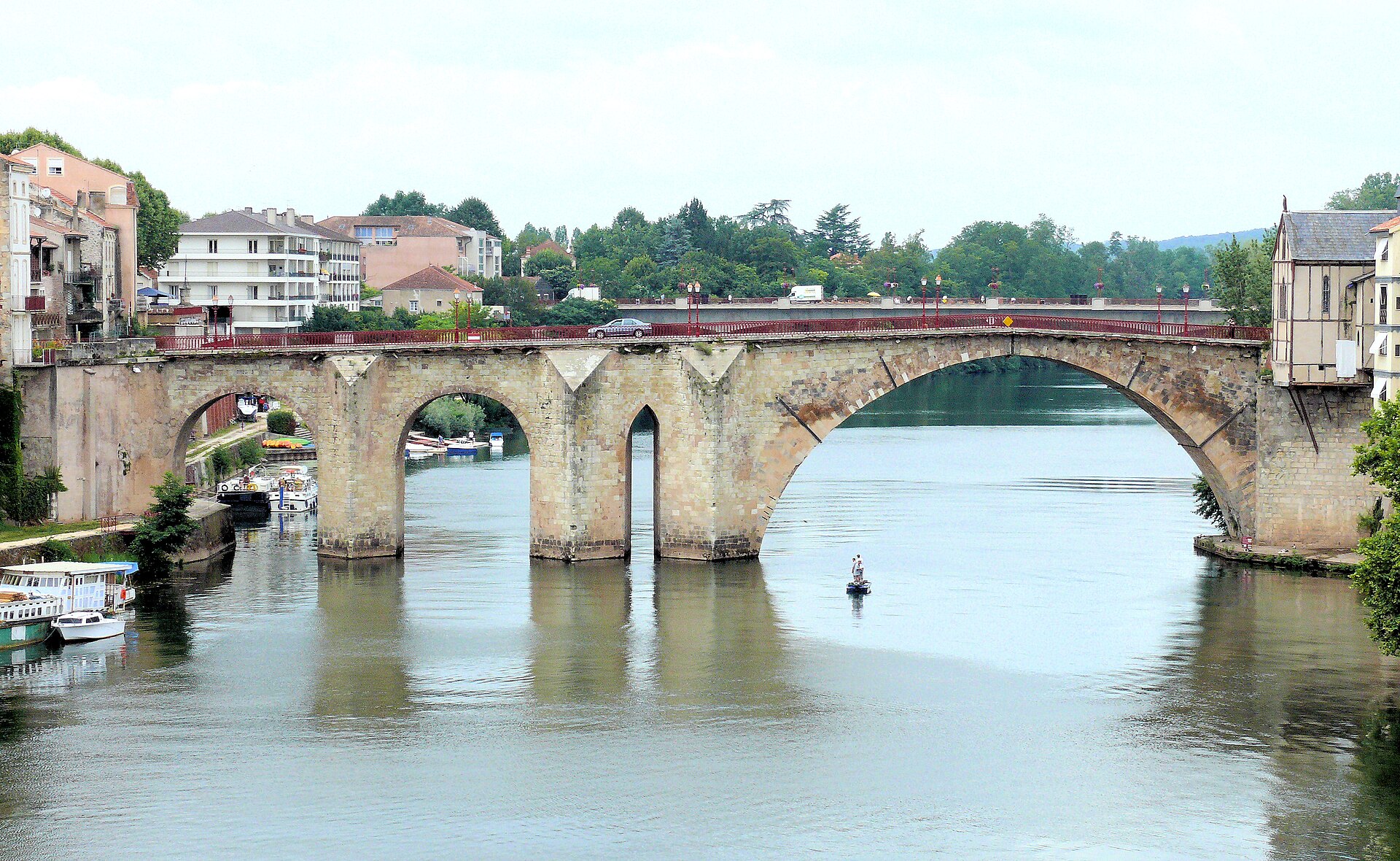 Der Pont des Cieutats über dem Lot in Villeneuve-sur-Lot